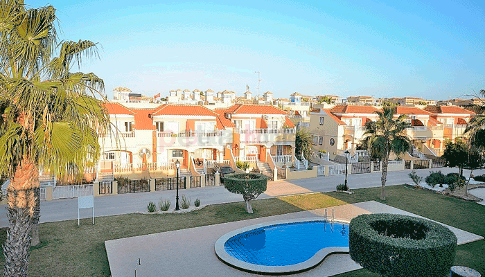 townhouses for sale in lo crispin