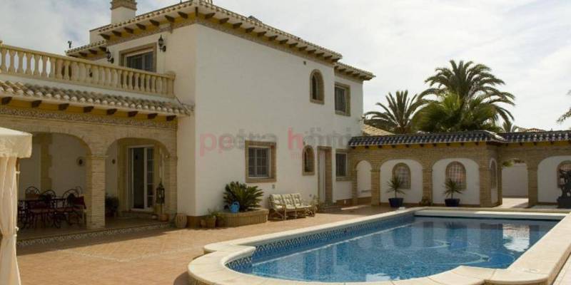 What kind of houses for sale Orihuela Costa are your favorites?