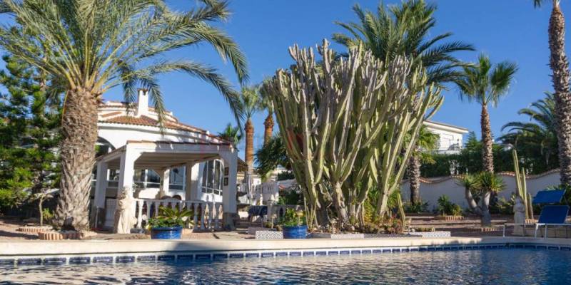 Funderar du på att flytta till Spanien? Denna villa till salu i Ciudad Quesada kommer att fängsla dig