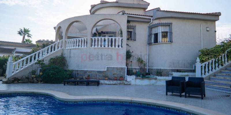 Hva er så spesielt med å bo i denne villaen til salgs i La Marquesa Golf?